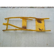 UNDER CARRIAGE OUTER LIFT FRAME ASSEMBLY CUB CADET IH 59692 C3 IH 59695 C2 NOS