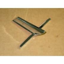 HOOD ORNAMENT ORIGINAL CUB CADET IH 369180 R1 USED