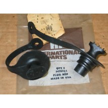 HYDRAULIC PLUG IH 64757 C1 IH 537588 R1 IH 537589 R91 (SET OF 2) NOS