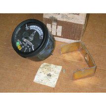IH GAUGE ASSEMBLY SPEEDOMETER / TACHOMETER W/METRIC DIAL IH 130717 C1 NOS