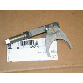 DIFFERENTIAL ACTUATOR SHAFT FORK CUB CADET 611-3024 NOS