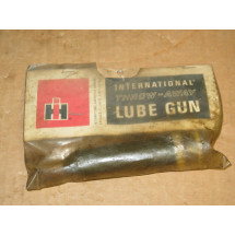 INTERNATIONAL THROW-AWAY LUBE GUN IH 407319 R1 IH-407319-R1 IH407319R1 NOS