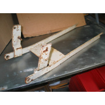 SUB FRAME ASSEMBLY CUB CADET IH 489618 R1 N/F USED