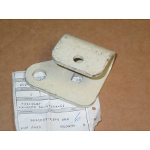 LIFT ARM BRACKET CUB CADET 703-0682 IH 57218 C1 NOS
