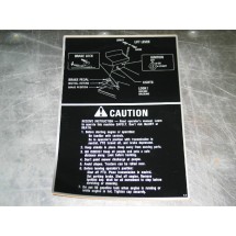 FRAME CENTER TUNNEL COVER DECAL HYDROSTATIC TRANSMISSION IH 546710 R4 LT NOS