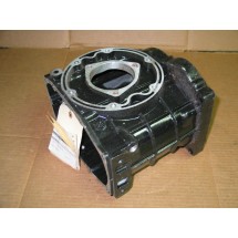 REAR HOUSING ASSEMBLY W/NEEDLE BEARING CUB CADET IH 106864 C91 717-3205 NOS