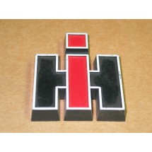 GRILLE EMBLEM CUB CADET IH 61662 C1 IH 2751844 R1 NOS