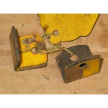 REAR FENDER REFLECTOR MOUNT BRACKET CUB CADET IH 377856 R1 (SET OF 2) USED