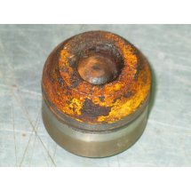 BRAKE LINING RETAINER IH 384720 R2 USED