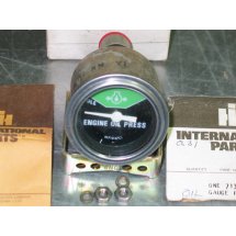 OIL PRESSURE GAUGE IH 702397 R92 NOS
