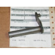 REAR PTO SHIFTER LEVER ASSEMBLY CUB CADET IH 351287 R11 NOS