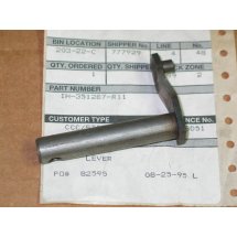 REAR PTO SHIFTER LEVER ASSEMBLY CUB CADET IH 351287 R11 NOS